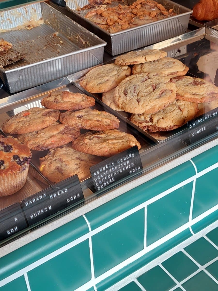 Reese's Pieces Peanutbutter Chocolate Chip Cookie